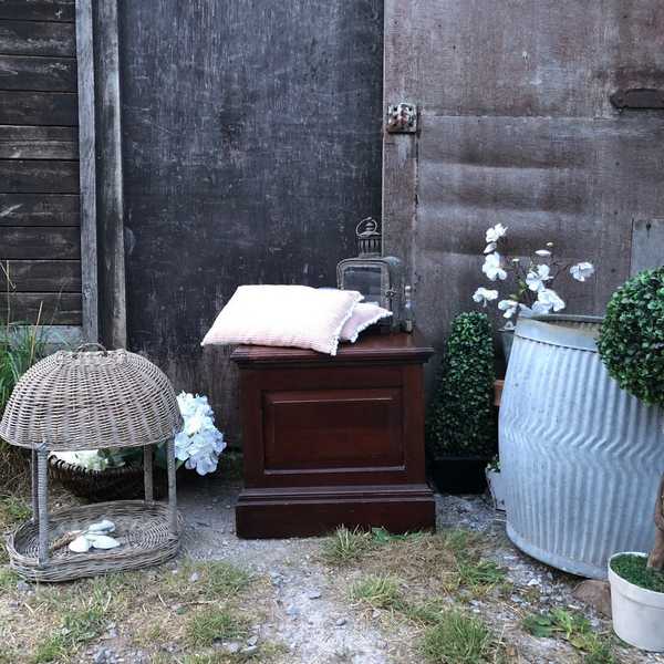 Antique Country Farmhouse Mahogany Commode Seat Bedside Table Ceramic Pot & Lid