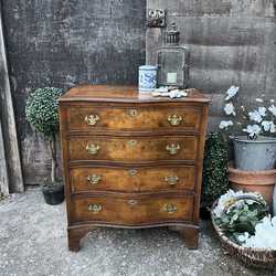 Beautiful Classic Style Jew Wood Vintage Serpentine Shaped Smaller Chest of Drawers