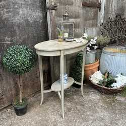 Gorgeous Gustavian Style Vintage Grey Hand Painted Oval Side Table / Bedside Table