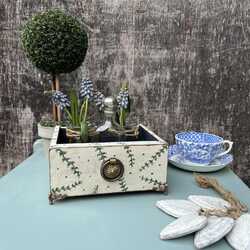 White Hand Painted Little Wooden Vintage Trinket Storage Box Ornate feet & Handle