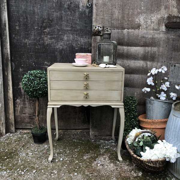 Grey Hand Painted 3 Drawer Vintage Country Chic Bedside Table / Chest of Drawers