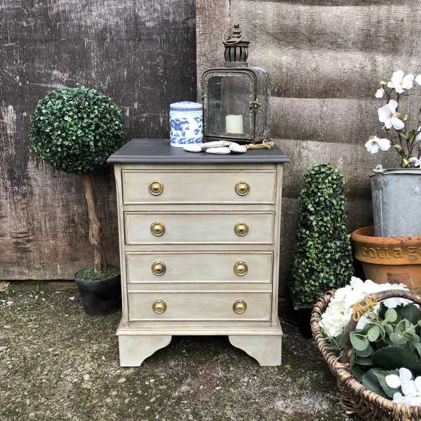 Classic Grey Hand Painted Country Chic Style Vintage Bedside Table Chest of Drawers